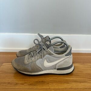 nike internationalist womens trainers grey